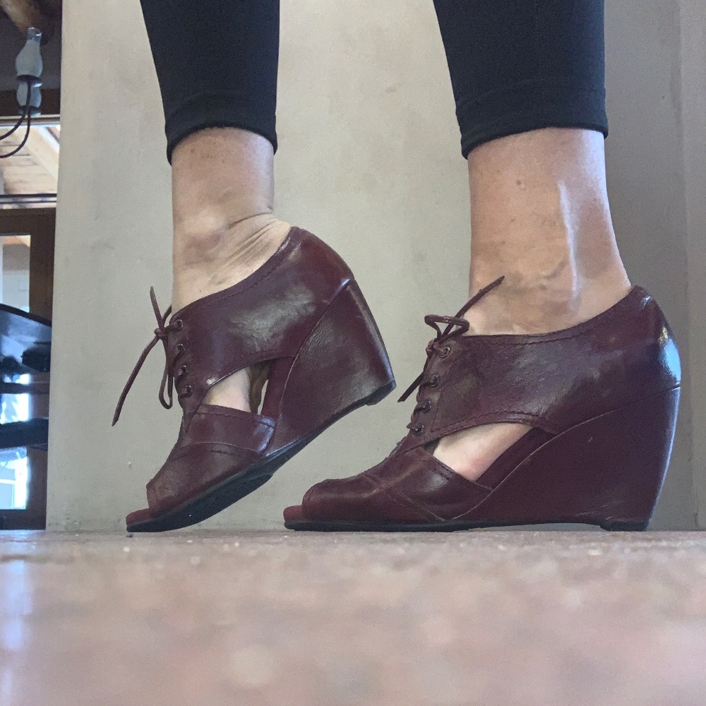 Burgundy Leather Wedge - Aeorosoles